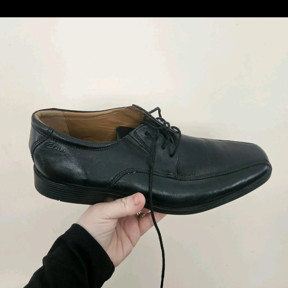 Clarks Men's Classic Black Oxfords